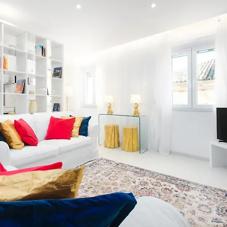 Nadiona Crystal & Gold