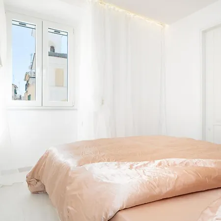 Nadiona Crystal & Gold