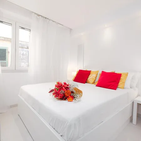 Nadiona Crystal & Gold